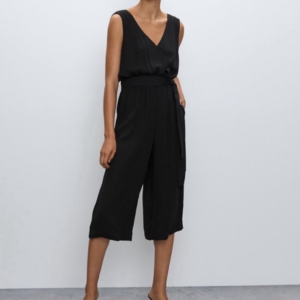 NWOT Aritzia Babaton Maximillian Jumpsuit Romper